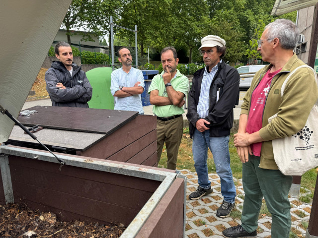 El concejal de Sostenibilidad Ambiental y Servicios Básicos, Xesús Domínguez, en su visita al CIPF de Compostela, a 11 de julio de 2025.