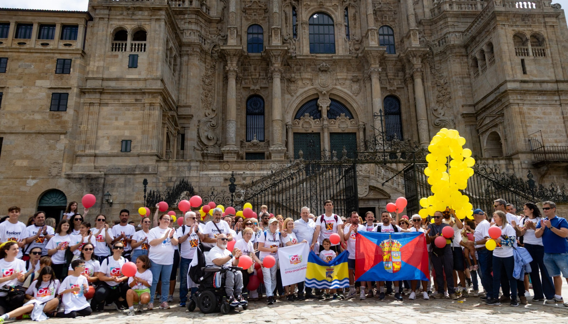 Caamaño 'peregrina' junto a los familiares de tres mujeres fallecidas por cáncer en su llegada a Santiago de Compostela