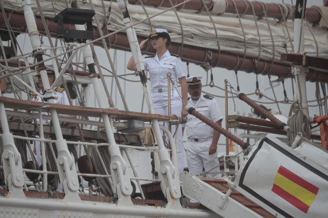 La princesa Leonor durante la escala del buque-escuela ‘Juan Sebastián de Elcano’, en el muelle de Torpedos, a 13 de julio de 2025, en Marín, Pontevedra, Galicia (España).