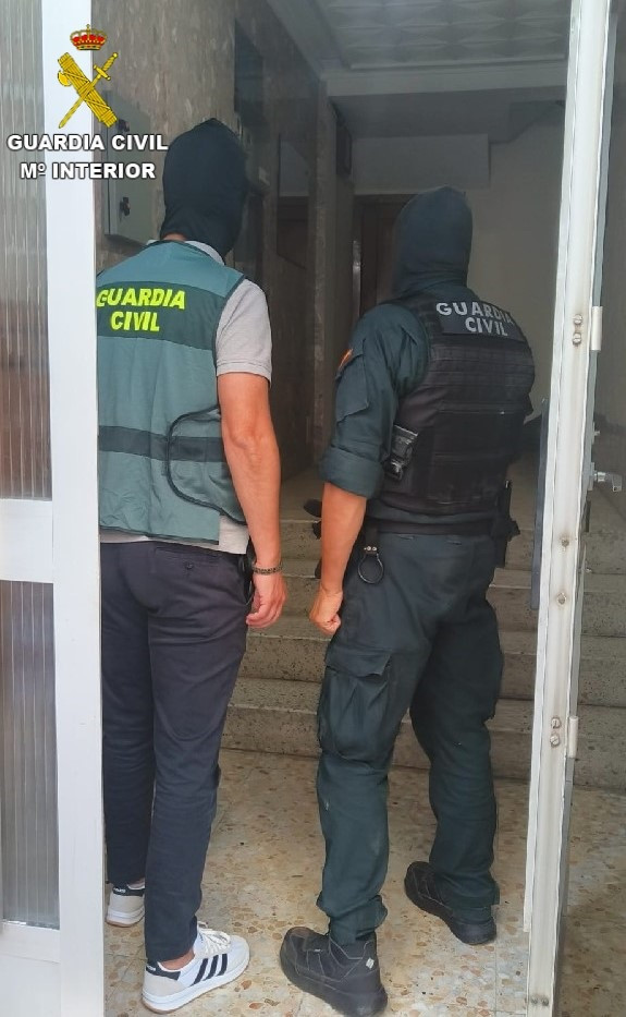 Operación para detener a un joven de Ourense en relación con una banda que cometía asaltos violentos al sur de Pontevedra.