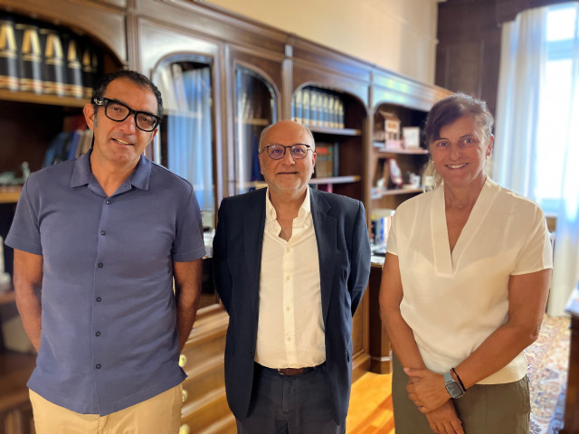 Reunión del subdelegado del Gobierno de Pontevedra, Abel Losada, con directiva del Club Naval de Pontevedra