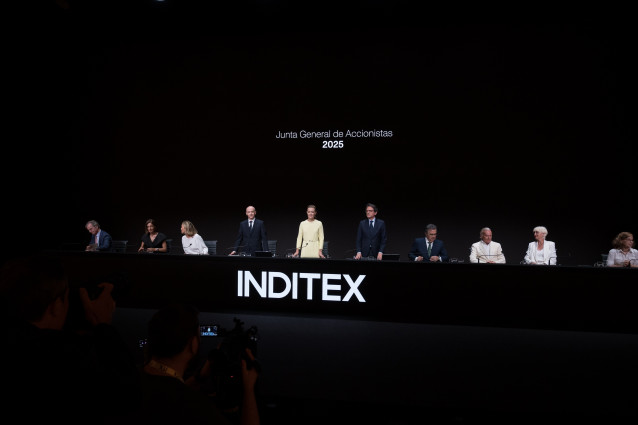 La presidenta de Inditex, Marta Ortega preside la Junta General de accionistas de Inditex, a 15 de julio de 2025, en Arteixo, A Coruña, Galicia (España). La junta de accionistas de Inditex apruuba hoy un plan de incentivos a largo plazo en efectivo y en a