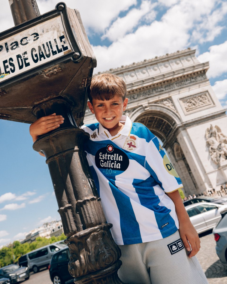 ¿Gusta la nueva camiseta del Deportivo? El diseño trae de vuelta espíritu noventero y genera polémica
