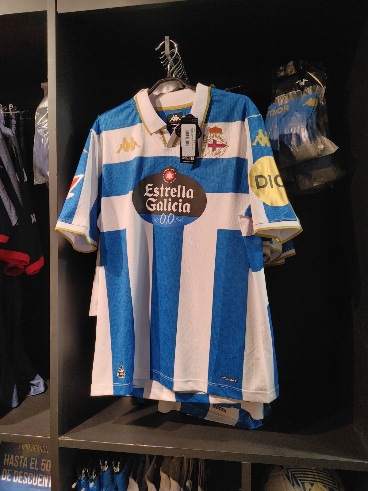 Nueva camiseta del Deportivo en la tienda