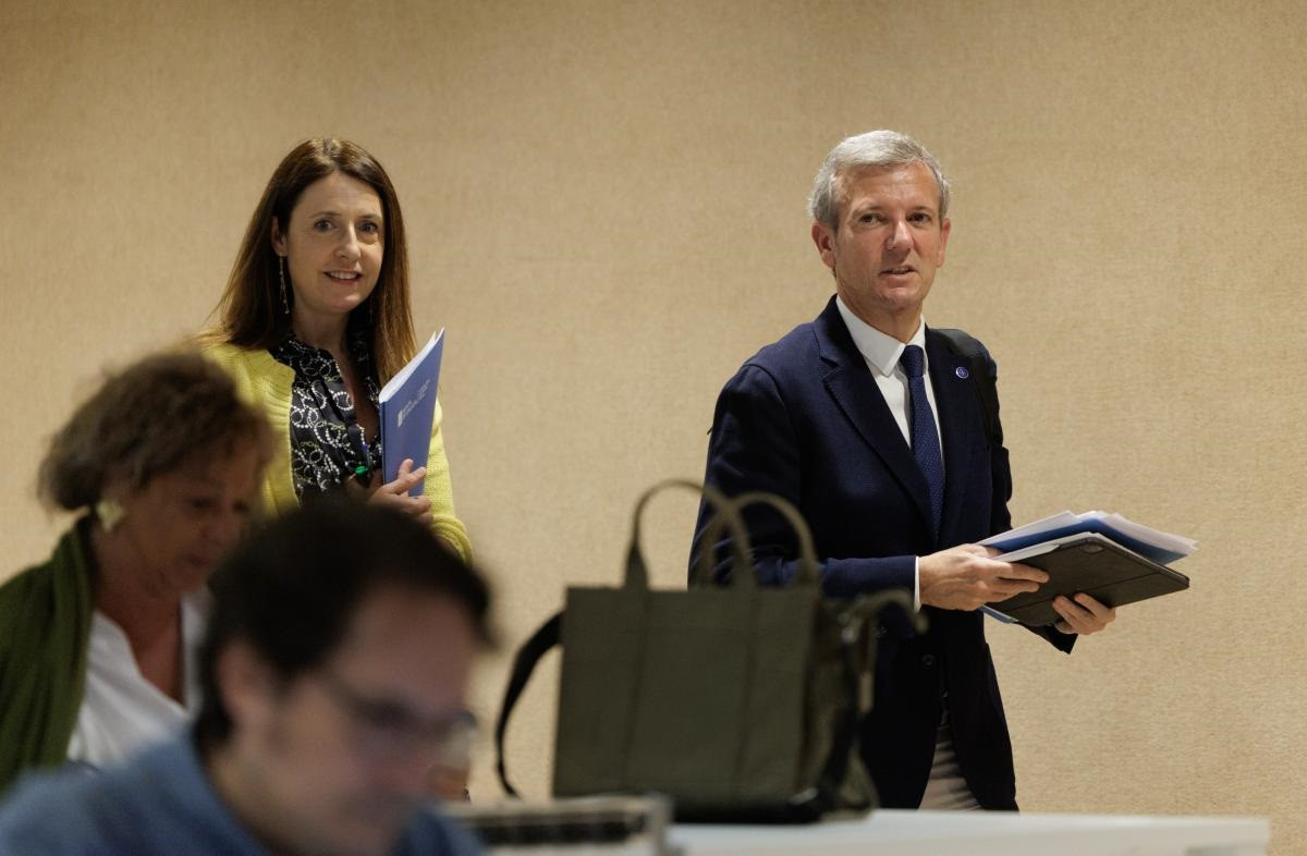 El presidente de la Xunta, ALfonso Rueda, junto con la conselleira do Medio Rural, María José Gómez.