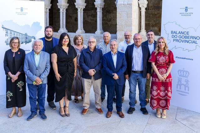 El presidente provincial, Luis Menor, ofrece una rueda de prensa para hacer balance de los dos años de mandato en la Diputación de Ourense, junto a su equipo de gobierno