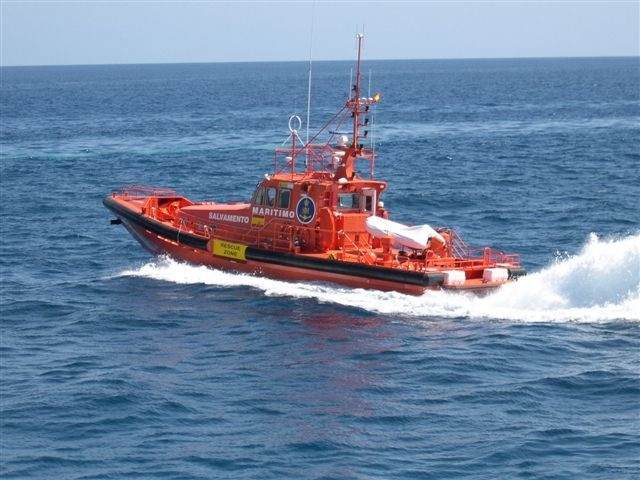Naufragio en la Costa da Morte: un pesquero se hunde en las proximidades de Cabo Vilán y rescatan a su ocupantes