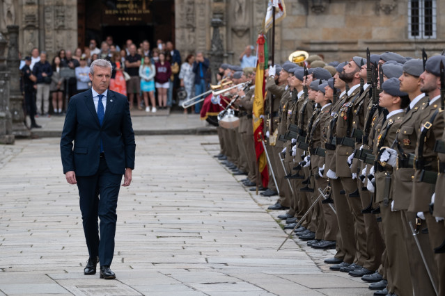 Archivo - El presidente de la Xunta de Galicia, Alfonso Rueda, a su llegada a la tradicional ofrenda al Apóstol, a 25 de julio de 2023, en Santiago de Compostela, A Coruña, Galicia.