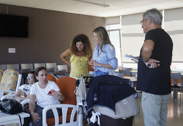 La conselleira de Política Social e Igualdade, Fabiola García, en la residencia de tiempo libre pública de Panxón