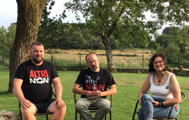 La nueva directiva de la Plataforma Ulloa Viva. De izquierda a derecha: Serxio Núñez (Tesorero), Juan Pedro Sánchez (Presidente) y Ana Otero (Secretaria).