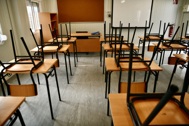 Archivo - Interior de una las aulas modulares instaladas para que los menores acogidos en Piniers puedan comenzar sus clases, a 17 de diciembre de 2021, en Ceuta (España). La Dirección Provincial del Ministerio de Educación y Formación Profesional (MEFP)