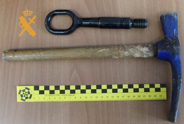 Objetos con los que ocasionaba daños a los vehículos.