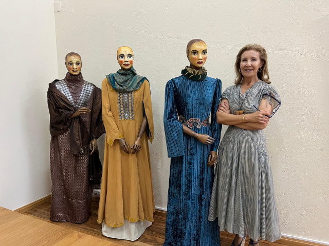 La pintora Lola Doporto en la presentación de 'Camiño', a 17 de julio de 2025.