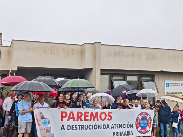 Concentración en el ambulatorio de Cervo, a 17 de julio de 2025.