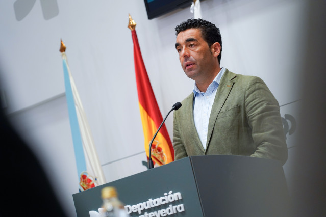 El presidente de la Diputación de Pontevedra, Luis López, en rueda de prensa.
