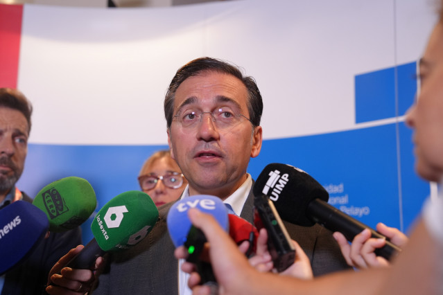 El ministro de Asuntos Exteriores, Unión Europea y Cooperación, José Manuel Albares, ofrece declaraciones a los medios en la inauguración de la tercera edición del seminario España en el mundo, en el Palacio de la Magdalena, a 13 de julio de 2025, en Sant