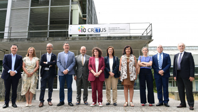 Personal del CRETUS y autoridades en el 10º aniversario del centro.