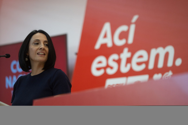 La secretaria de Organización del PSOE, Rebeca Torró, interviene durante el Comité Nacional del PSPV-PSOE, en la sede de UGT-PV, en València.