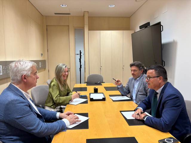 El conselleiro de Emprego, Comercio e Emigración, José González