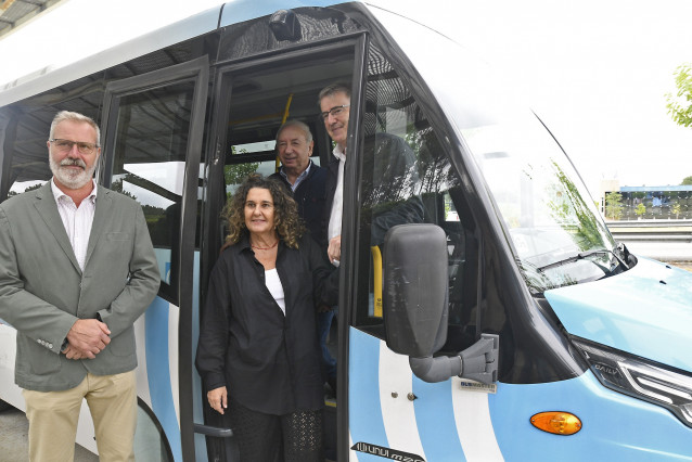 El delegado territorial de la Xunta de Galicia en Ourense, Manuel Pardo, se desplaza al complejo deportivo de Monterrei para informar de los refuerzos en el transporte interurbano