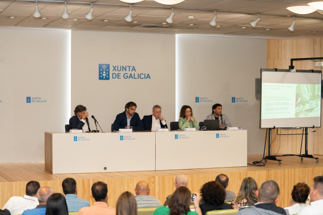 Reunión de Xunta y ayuntamienots sobre el programa 'Adestra a túa saúde'