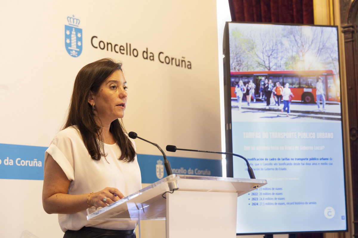 La alcaldesa de A Coruña, Inés Rey, en rueda de prensa