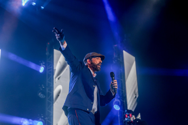 Archivo - El cantante Juan Luis Guerra, durante su actuación en el Wizink Center, a 9 de julio de 2024, en Madrid (España).