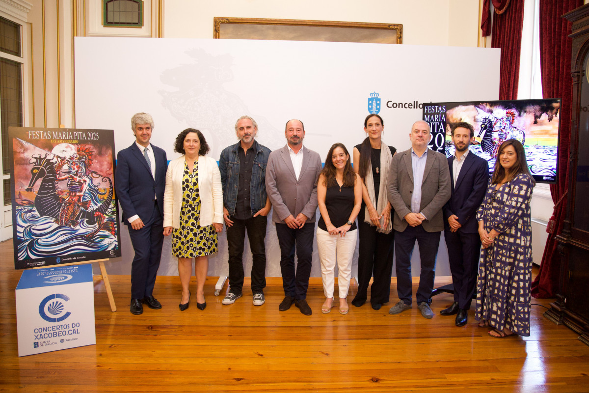 La alcaldesa de A Coruña, Inés Rey, y la cantante Rosa Cedrón, entre otros, en la presentación del programa de Fiestas de María Pita 2025
