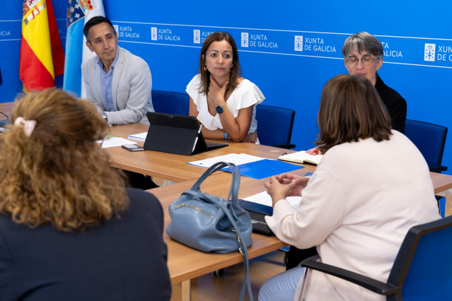 La conselleira do Mar, Marta Villaverde, se reúne con la Asociación Nacional de Mulleres da Pesca (Anmupesca)