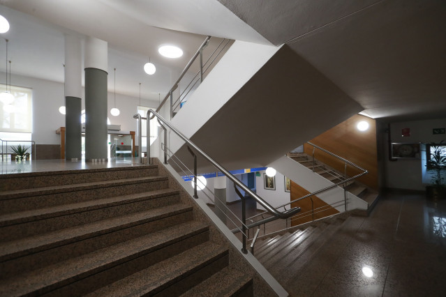 Archivo - Pasillos del complejo administrativo de San Caetano, sede de la Xunta.