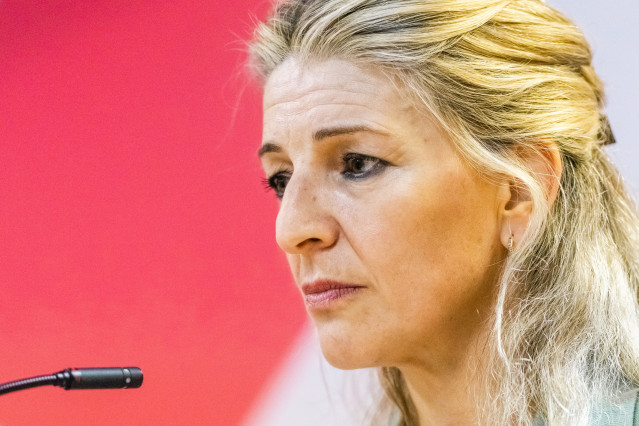 Archivo - La vicepresidenta segunda y líder de Sumar, Yolanda Díaz, interviene durante un acto de campaña de Sumar, en la Facultad de Políticas de Santiago, a 15 de febrero de 2024, en Santiago de Compostela, A Coruña, Galicia (España).