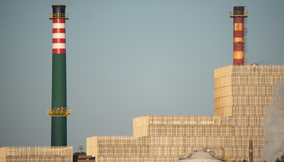 Archivo - El complejo industrial de Ence en la Ría de Pontevedra, a 7 de febrero de 2023, en Pontevedra, Galicia (España). La sección quinta de la Sala de lo Contencioso-Administrativo del Tribunal