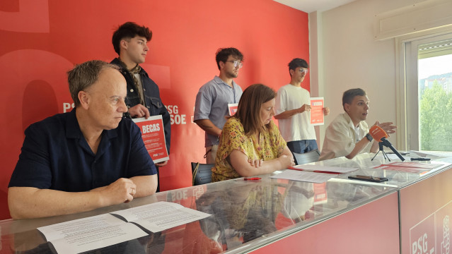 Rueda de prensa de Rafael Rodríguez, Marga Martín y Miguel Gómez en la sede provincial del PSdeG en Ourense