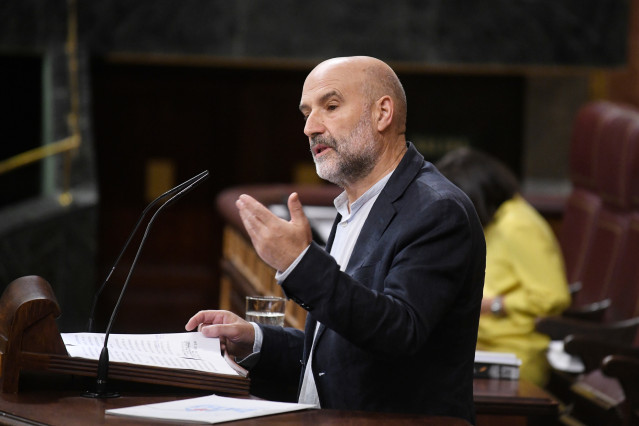 El diputado del BNG Néstor Rego, interviene en un pleno.