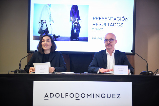 Archivo - La presidenta ejecutiva de Adolfo Domínguez, Adriana Domínguez y el director financiero corporativo de la marca, Rubén Martín, durante la presentación de resultados de Adolfo Domínguez en el ejercicio 2024/25, en las oficinas de Adolfo Domínguez