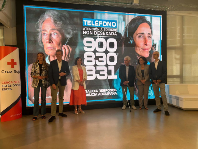 El presidente de la Xunta, Alfonso Rueda, durante la presentación del Centro de Atención a la Soledad no deseada de la Cruz Roja en A Coruña