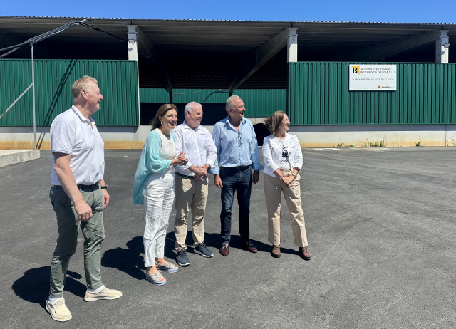 La conselleira de Medio Ambiente, Ángeles Vázquez, visita Alfaprogal, en Palas de Rei