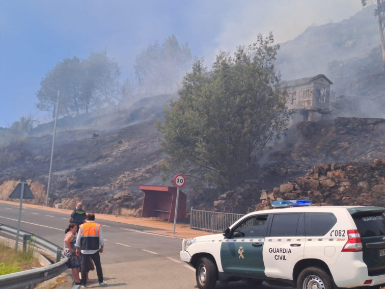Incendios en Galicia: tráfico afectado por el fuego en Camariñas y Sanxenxo con 40 ha calcinadas en Meaño