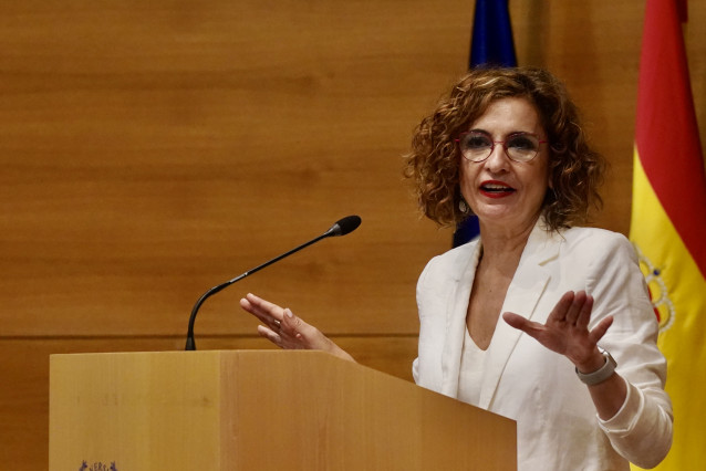La vicepresidenta primera del Gobierno y ministra de Hacienda, María Jesús Montero, interviene durante los Cursos de Verano de la Universidad. A 17 de julio de 2025, en Málaga.