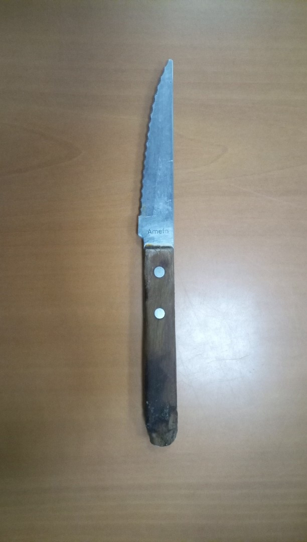 Imagen del cuchillo con el que el joven amenazó a su madre.
