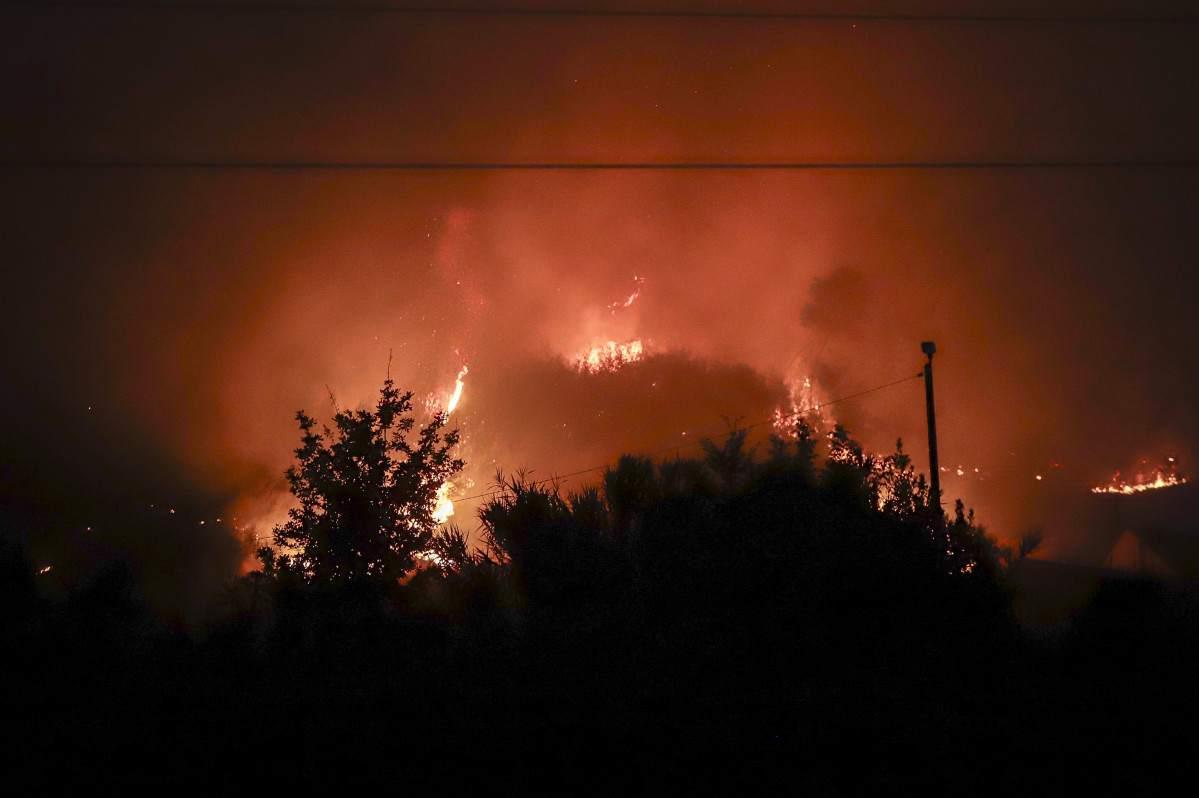 Vista del incendio, a 30 de julio de 2025, en A Cañiza, Pontevedra, Galicia (España).
