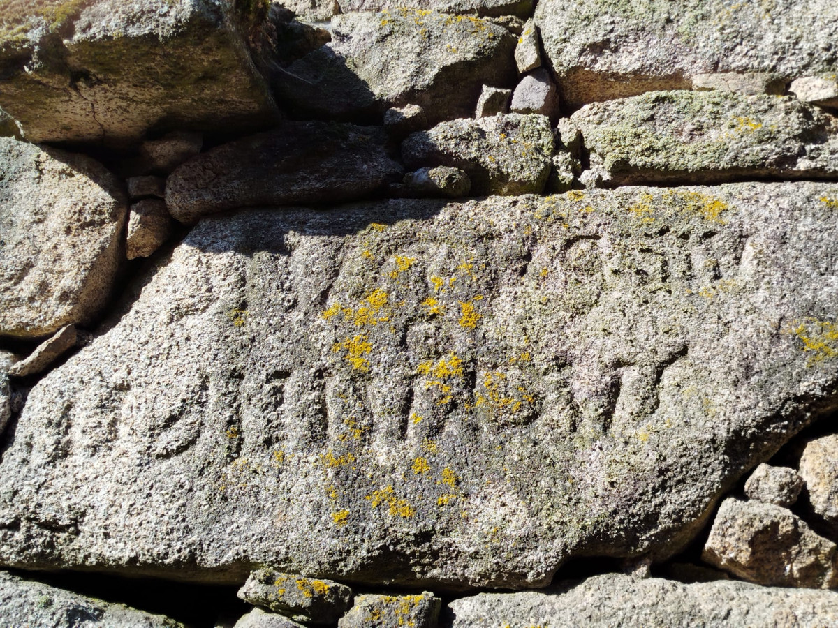 Inscripciu00f3n 2   Inscripciu00f3n probablemente medieval na parede dunha adega no canto da Tu00eda Justa na Madanela