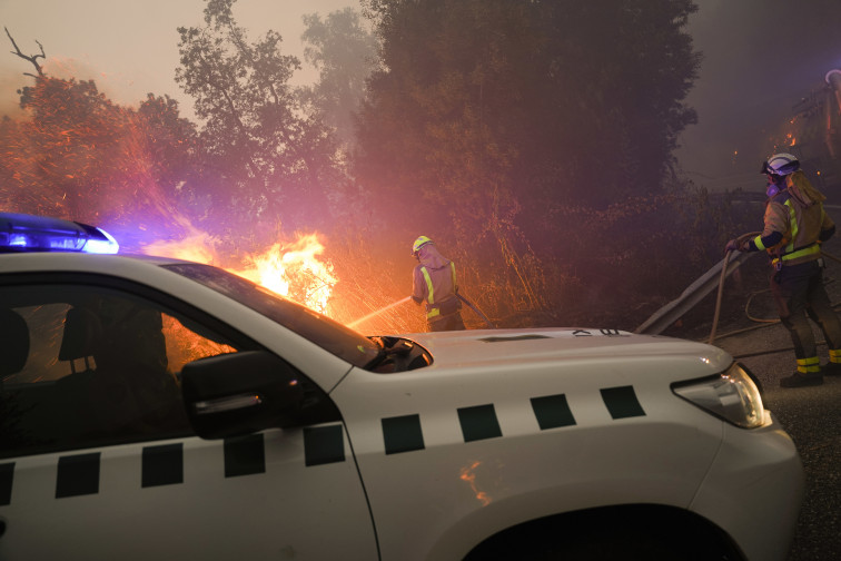 El incendio forestal de A Cañiza evoluciona favorablemente tras consumir 300 hectáreas