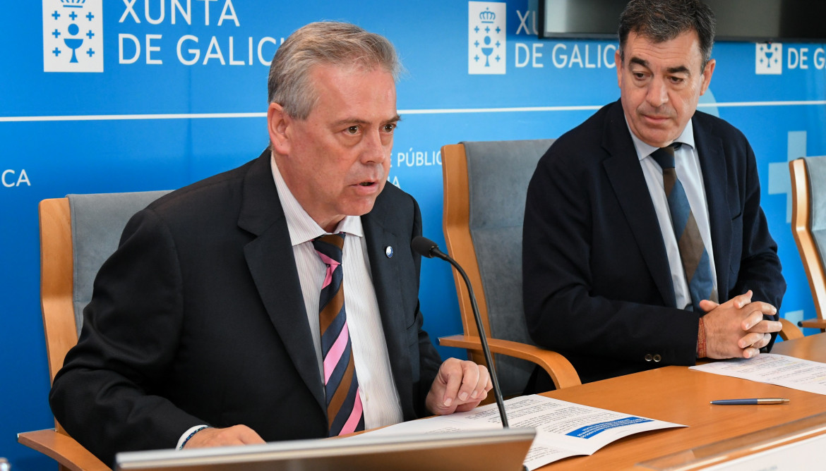 El conselleiro de Sanidade, Antonio Gómez Caamaño, y el conselleiro de Educación, Universidades e FP, Román Rodríguez, a 1 de agosto de 2025.