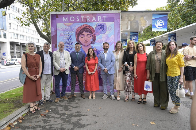 El conselleiro de Emprego, Comercio e Emigración, José González, en la inauguración de Mostrart