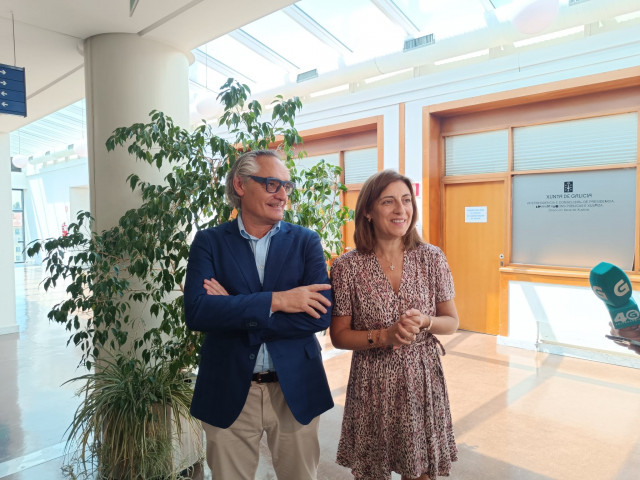 La conselleira de Medio Ambiente y Cambio Climático, Ángeles Vázquez, y el presidente de la Asociación Eólica de Galicia (EGA), José Manuel Pazos