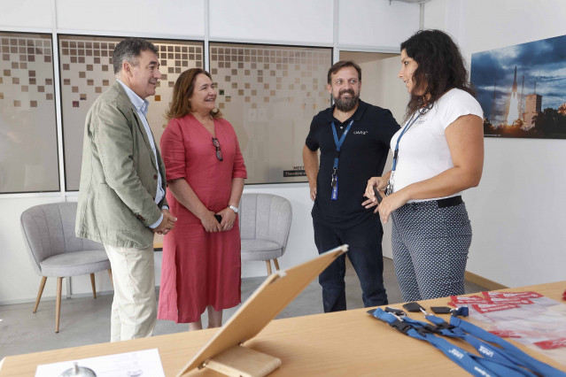 Visita de Román Rodríguez a la empresa.