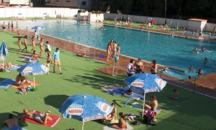 Aparecen heces en la piscina de Ordes que reabre a los tres días