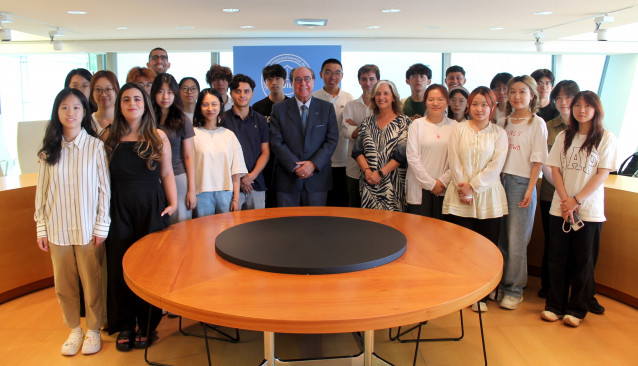 Estudiantes de China en la Universidad Intercontinenal de la Empresa son recibidos por el presidente de Afundación y rector de UIE, Miguel Ángel Escotet