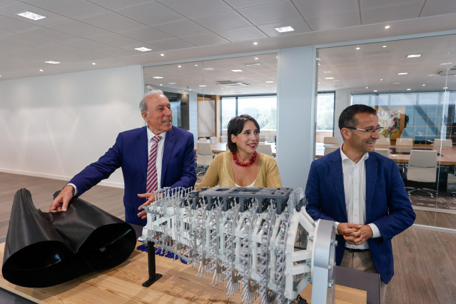 Lorenzana en las instalaciones de Delta Vigo de Nigrán.